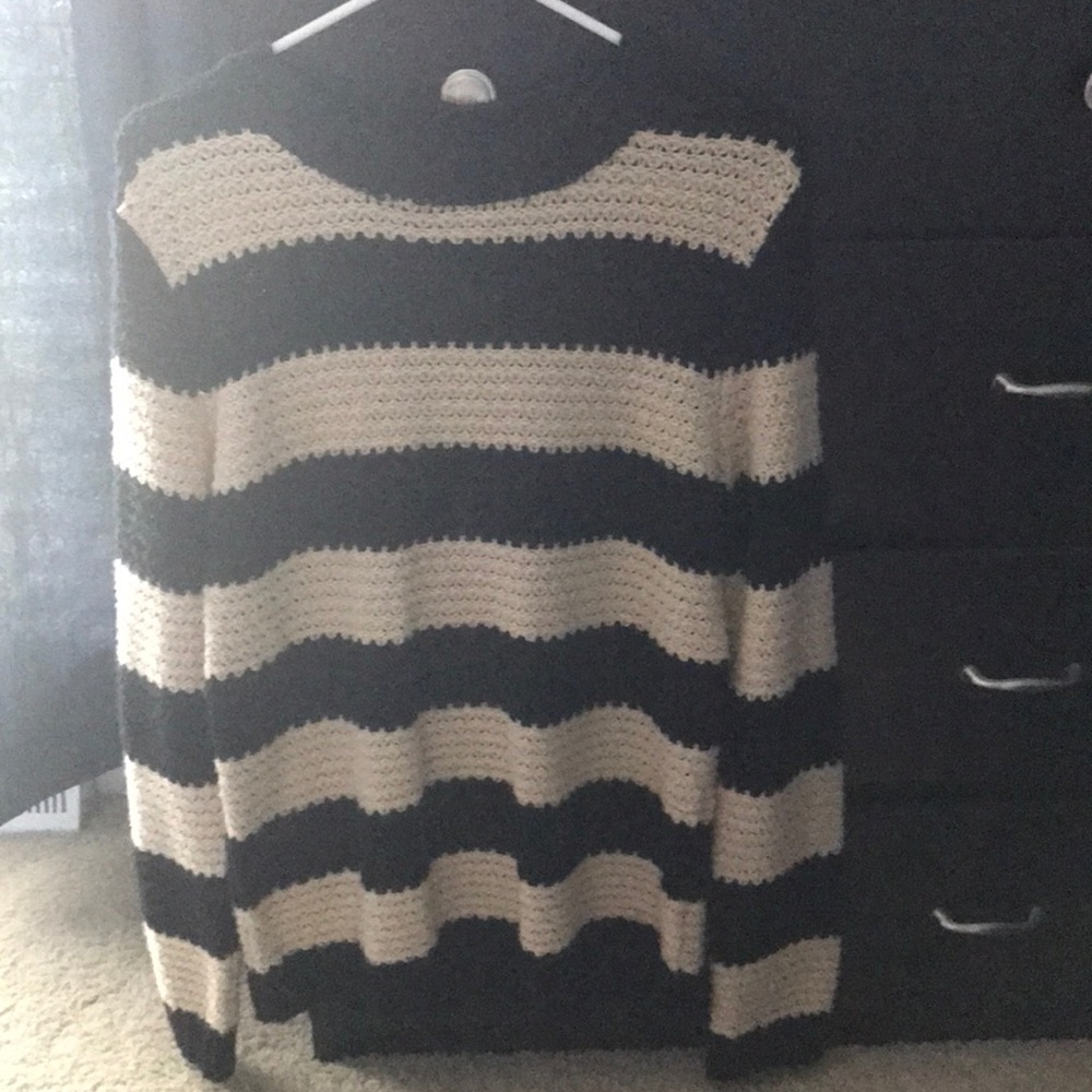 Excellent condition Black and Tan knitted sweater
